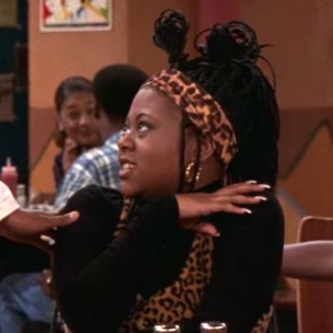 𝚋𝚋𝚢𝚖𝚞𝚑𝚟𝚊. on Twitter: "kim parker’s hairstyles: a thread https://t.co/wLT2hSh0RM" / Twitter The Parkers Tv Show, Kim Parker Outfits 90s Fashion, Kim Parker Outfits, Countess Vaughn, The Parkers, Tv Characters Outfits, Kim Parker, Nanny Outfit, Parker Outfit