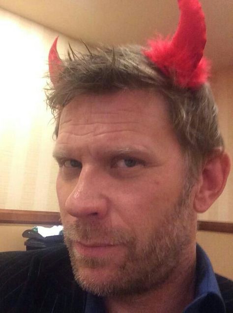 Mark Pellegrino aka Lucifer Funny Celebrity Pics, Supernatural Lucifer, Angels Blood, Richard Speight, Mark Pellegrino, Supernatural Pictures, Winchester Boys, Winchester Brothers, Supernatural Funny