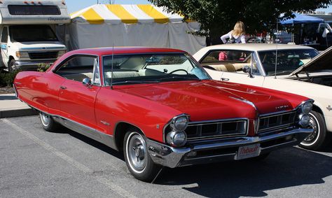 1965 Pontiac Parisienne Custom Sport 2 door hardtop 1965 Pontiac Parisienne, Pontiac Parisienne, 1960s Cars, Pontiac Catalina, Flashy Cars, Oldsmobile 442, Pontiac Lemans, Pontiac Cars, Pontiac Bonneville