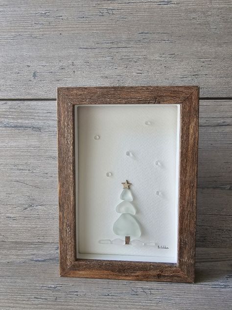 Seaglass Christmas Art, Seaglass Art Christmas, Christmas Sea Glass Art Diy, Christmas Sea Glass Art, Seaglass Diy, Seaglass Cards, Sea Crystals, Sea Glass Card, Sea Glass Christmas Tree