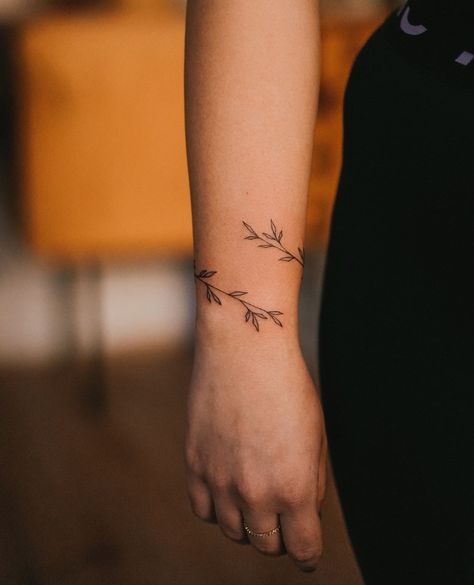 Wrap Around Leaf Tattoo, Flower Wrap Tattoo, Wrap Tattoo, Leaf Tattoo, How To Wrap Flowers, Simple Flowers, Heart Sign, Minimalist Tattoo, Simple Tattoos