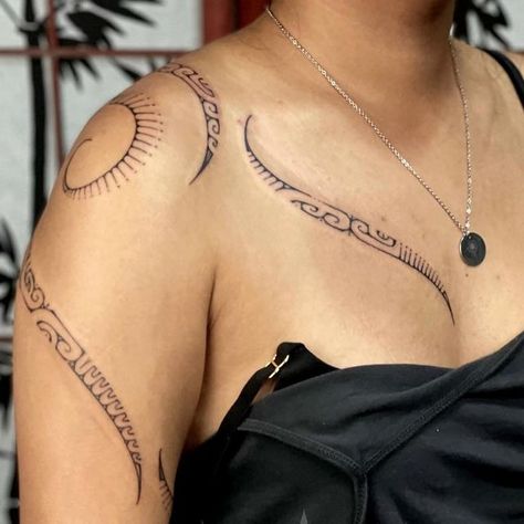 Female Maori Tattoo, Dainty Polynesian Tattoos, Feminine Polynesian Tattoo, Poly Tattoos For Women, Maori Tattoo Designs Women, Shane Tattoo, Maori Tattoo Frau, Tahitian Tattoo, Swag Tattoo