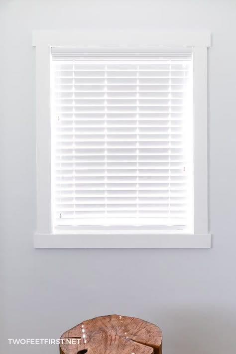 Window Casing With Blinds, Indoor Window Trim Modern, Framing Windows Diy, Window Trim With Blinds, Trim Around Windows Interior, Window Trim Ideas Interior Modern, Window Casing Styles, Diy Window Casing, Indoor Window Trim