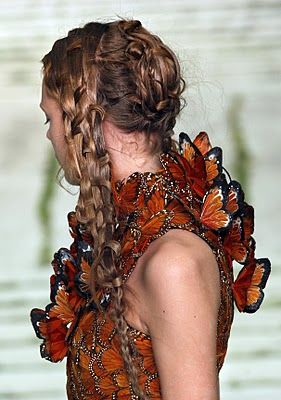 The Glamazons: Life, Liberty and the Pursuit of Fabulous: Sarah Burton for Alexander McQueen: Hair, Feathers and Butterflies Savage Beauty, Sarah Burton, Festival Inspiration, Butterfly Dress, Monarch Butterfly, Shades Of Orange, Butterfly Wings, Fashion Art, Alexander Mcqueen