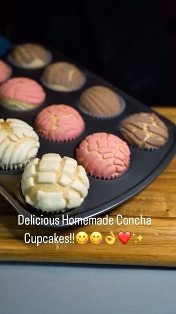 FusionForks on Instagram: "Concha Cupcakes

Ingredients
- 4 1/2 cups ap flour
- 3 eggs
- 1/2 cup butter
Full recipe in link in bio" Concha Cupcakes, Mexican Cupcakes, Mini Chicken Tacos, 3 Eggs, Chicken Tacos, Cupcake Recipes, Forks, 2 Cups, Mexican Food Recipes