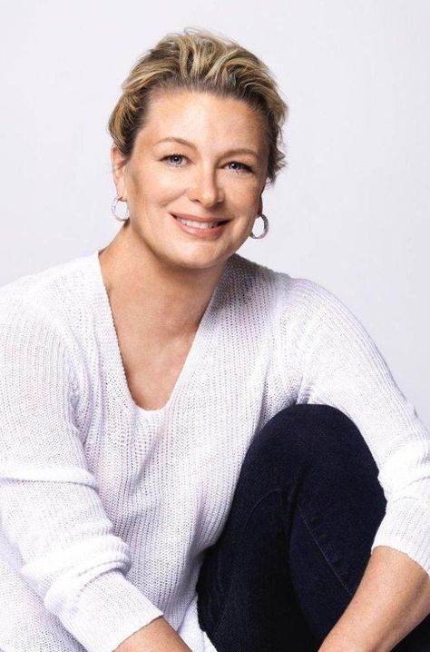 Kristin Hannah Books, Kristen Hannah, Books 2022, Moving To Alaska, Kristin Hannah, Memoir Writing, Mother Daughter Relationships, Book Creator, Book Instagram