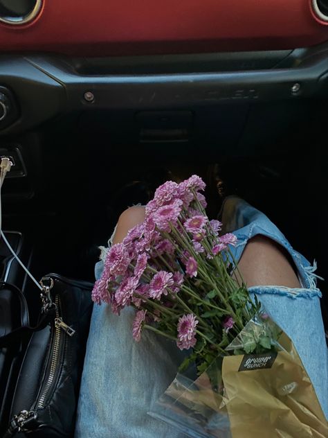 Buying Myself Flowers Aesthetic, Self-love Aesthetic Photography, Photoshoot With Bouquet, Self-love Aesthetic Pics, Bouquet Photoshoot Ideas, Aesthetic Ripped Jeans, Flowers For Myself, Photoshoot Car, Jeans Photoshoot