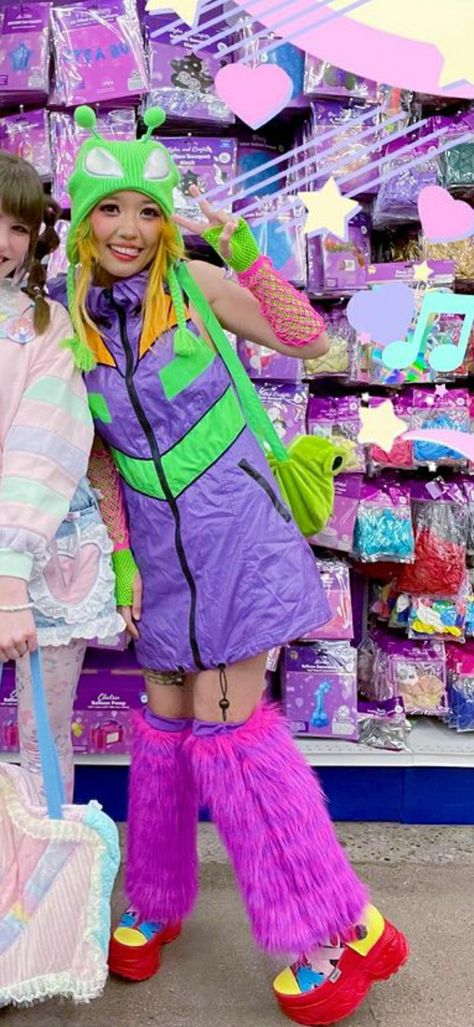 Cyberpop Outfit, Uchuu Kei Fashion, Gremlin Aesthetic, Decora Kei Aesthetic, Alien Aesthetic Outfit, Decora Kei Outfits, Candy Raver, Harajuku Decora Kei, Decora Kei Fashion