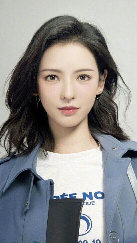 《201112》Upcoming drama "South wind knows my mood" announces Zhang Yuxi as female lead Zhang Yuxi, China Drama, Intense Love, Racing Girl, My Mood, Chinese Actress, Beauty Women, Asian Beauty, Black Hair