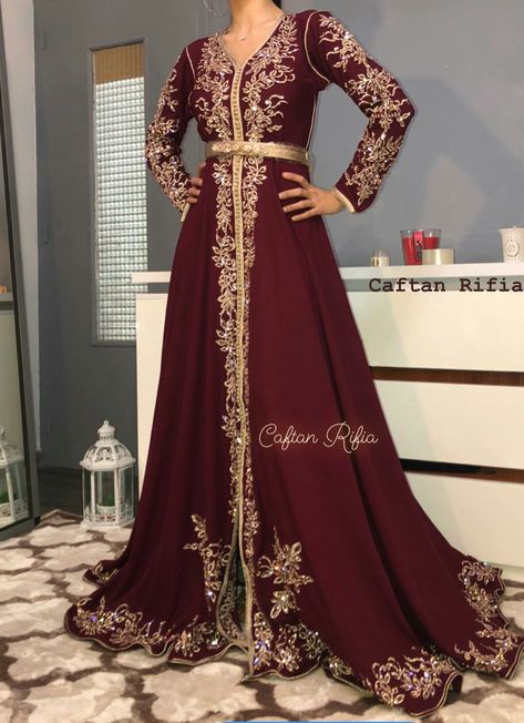 Algerian Kaftan, Moroccan Kaftan Dress, Moroccan Bride, Estilo Hijab, Arabic Dress, Kaftan Designs, Hijab Fashionista, Moroccan Fashion, Moroccan Dress