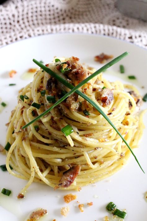 Sardine Spaghetti with Chives Italian Sardine Recipe, Spaghetti Plating, Fish Spaghetti, Sardine Pasta, Canned Sardines, Pasta Bread, Dried Pasta, Sardine Recipes, Best Pasta Dishes