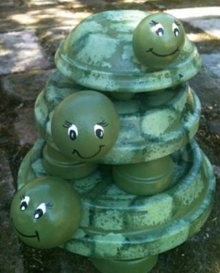 Terra Cotta garden turtles DIY Terracotta Pot Turtles That Look Cute Clay Turtle, Clay Pot Ideas, Clay Pot Projects, Flower Pot People, Pot People, Terra Cotta Pot Crafts, Pot Art, Terra Cotta Pots, Terra Cotta Pot