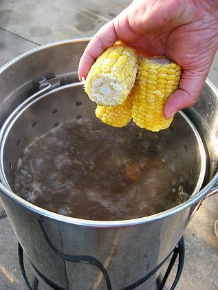 A shrimp boil is one of my favorite parties —–no dirty dishes. This is also a completely portable party. My favorite spot is on the beach. When we have a large crowd, we borrow an extra turkey fryer or two. The following recipe uses 1 large 34 quart turkey fryer with a strainer basket that goes almost to the top of the pot. One pot serves about 10-12 people. First... Easy Shrimp Boil Recipe, Crab Boil Recipe, Low Country Boil Recipe, Shrimp Boil Party, Crab Boil Party, Shrimp And Crab Boil, Boil Recipes, Seafood Boil Party, Shrimp Boil Recipe