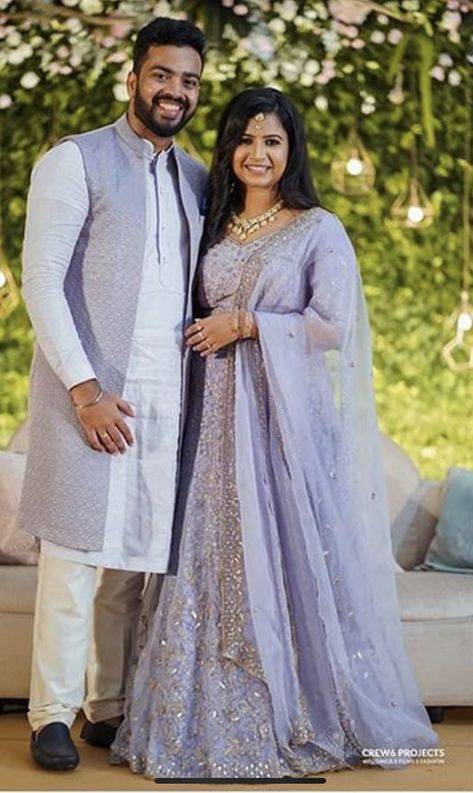 Twinning Outfits For Bride And Groom, Engagement Dress Code For Couple, Engagement Clothes For Couple, Couples Dresses Matching, Ring Ceremony Outfit, Indian Engagement Outfit, Engagement Couple Dress, Engagement Dress For Groom, Wedding Matching Outfits