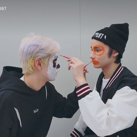 sookai txt lq icon Soobin And Kai Face Paint, Huening Kai Face Paint, Duos Icons, Txt Soobin, Huening Kai, Dating App, The Dream, Kpop Groups, Kpop Memes