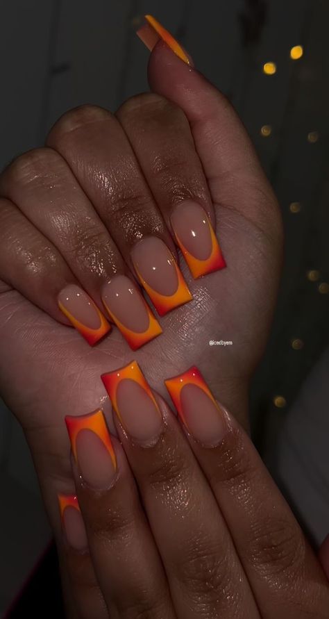 Pretty Fall Acrylic Nails, Orange Nails Ideas Fall, Orange Short Nails, Nails For College, College Nails, Orange Acrylic Nails, Colored Acrylic Nails, Girly Acrylic Nails, Work Nails