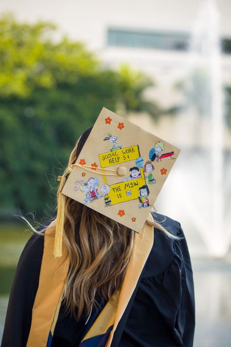 Charlie Brown Graduation Cap, Social Work Graduation Pictures Ideas, Peanuts Graduation Cap, College Grad Cap Ideas Social Work, Snoopy Graduation Cap Designs, Snoopy Grad Cap, Social Work Grad Cap, Snoopy Graduation Cap, Yani Core