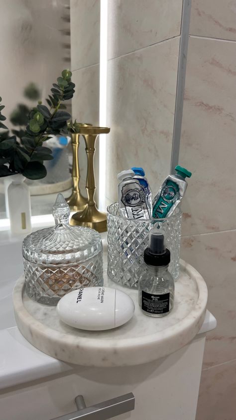 Skincare On Counter, Bathroom Decor Skincare, Elegant Bathroom Design Modern, Eclectic Interior Design Luxury, Zainab Core, Peel And Stick Floor Tile, Tile For Bathroom, Peel And Stick Tiles, Estilo Kylie Jenner