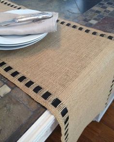 caminos de mesa de arpillera cinta bordada Wedding Table Decorations Elegant, Burlap Runners, Burlap Table, Yellow Table, Party Table Cloth, Burlap Table Runners, Rustic Wedding Centerpieces, Wedding Table Decorations, Wedding Decor Elegant