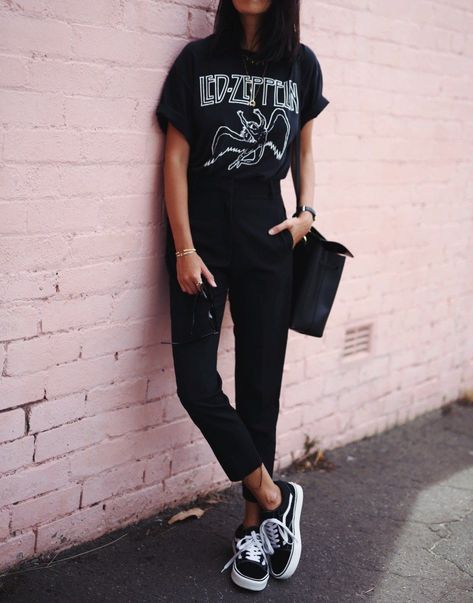 facf9f743b083008a894eee7baa16469desc35816056ri Black Vans Outfit, Outfit Vans, Denim Shorts Outfit, Casual Party Outfit, Vans Outfit, Outfit Party, Outwear Women, Causal Outfits, Black Vans