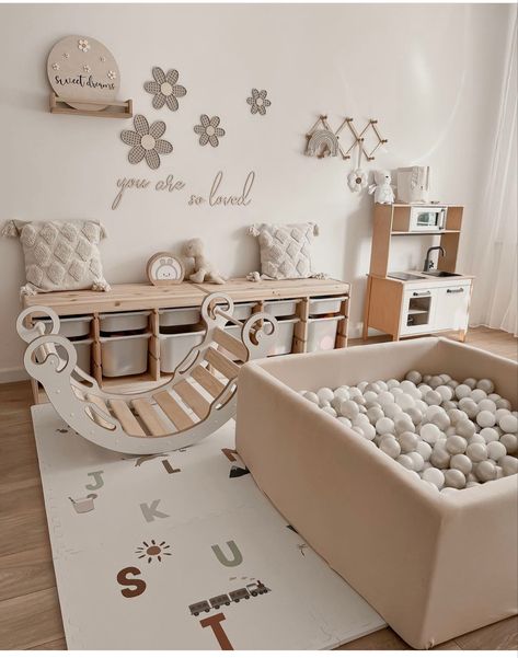 Woodland Nursery Ideas, Creative Nursery, Mountain Animals, Star Themed Nursery, Elephant Themed Nursery, Dreamy Nursery, Baby Playroom, Princess Nursery, Toddler Playroom