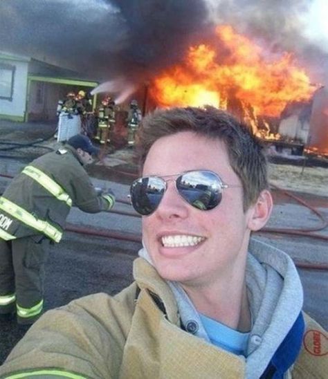 40 Selfies That Should Never Have Happened Fire Memes Funny Hilarious, Albanian Quote, Funny Selfies, Big Mood, Fire Fighter, It's Funny, 웃긴 사진, Wallpaper Pattern, Reality Check