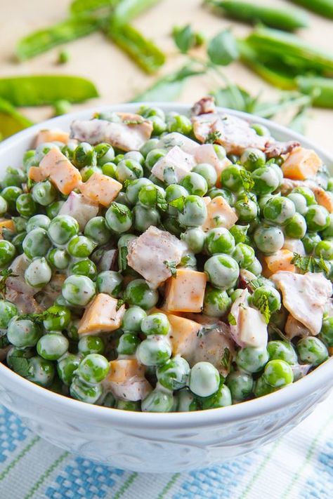 Fresh Pea Recipes, Traditional Coleslaw Recipe, Pea Salad With Bacon, Ham Salad Recipe, Fruit Salad With Pudding, Zucchini Side Dishes, Pea Salad Recipes, Fresh Peas, Closet Cooking