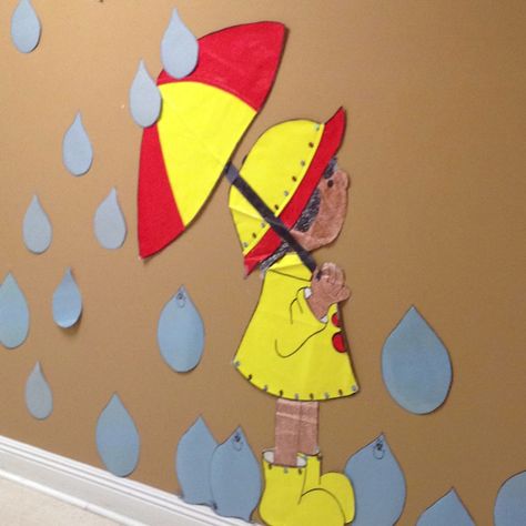 Raincoat is made from a pastic tablecloth. School Foyer, Preschool Door, Summer Bulletin Boards, Classroom Bulletin Boards, Preschool Teacher, Bulletin Boards, Rainy Day, Table Cloth, Preschool