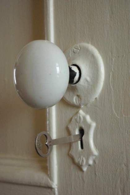 there is something about a simple, white porcelain doorknob that appeals to me.... Old Door Knobs, Door Knobs And Knockers, Vintage Door Knobs, Antique Door Knobs, Farmhouse Doors, Vintage Doors, Doors And Hardware, Antique Door, Old Door