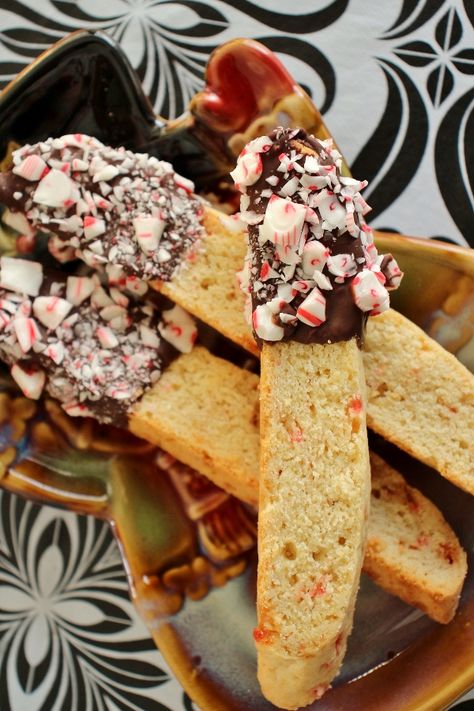 Holiday Biscotti Recipe, Peppermint Biscotti Recipe, Christmas Biscotti Recipe, Holiday Biscotti, Peppermint Biscotti, Biscotti Flavors, Christmas Biscotti, Biscotti Recipes, Brownie Bars