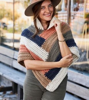 Hundreds of free crochet patterns - For all skill levels! Poncho Haken, Two Of Wands, Jeans Crafts, Crochet Poncho Free Pattern, Poncho Knitting Patterns, شال كروشيه, Crochet Poncho Patterns, Poncho Pattern, Shawl Crochet Pattern