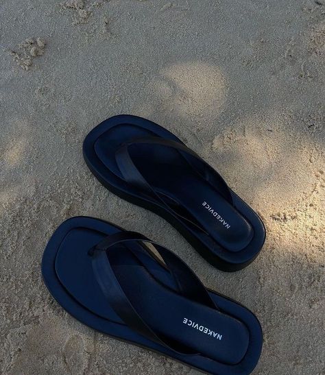 Blue Feeds, Navy Girl, Blue Aura, Sandals Beach, Foto Ideas Instagram, Feeling Blue, Old Money Aesthetic, Blue Sandals, Dark Navy Blue