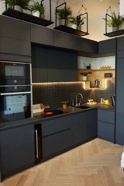 Small Kitchen Island Black, Black Kitchen Inspiration Modern, Small Masculine Kitchen, Black Grey Kitchen Ideas, Dark Coloured Kitchens, Dark Kitchen Apartment, Small Dark Grey Kitchen, Dark Color Kitchen Ideas, Home Decor Ideas Black And Grey