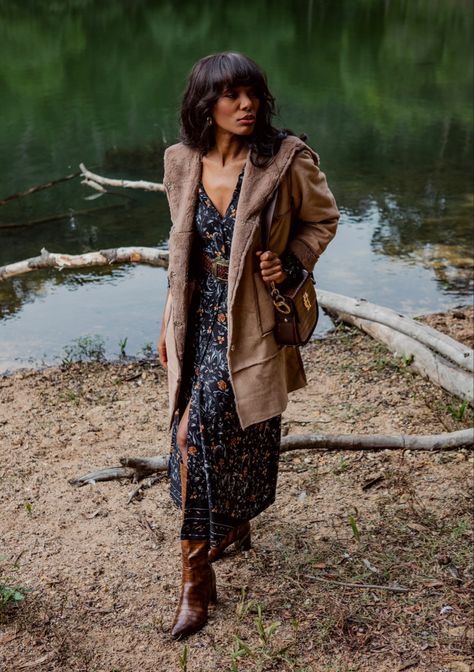 Long dress and boots Monica Dutton Outfits, Dutton Outfits, Monica Dutton, Bohemian Witch, Mum Style, Clothing Optional, Earthy Style, Classy Lady, Wardrobe Goals