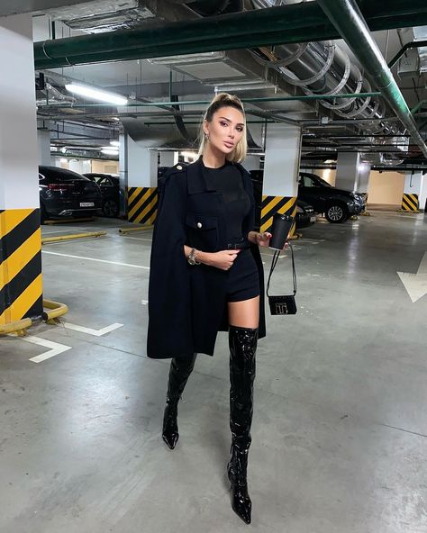 Chunky Black Boot Outfits, Over The Knee Boot Outfit Night, Long Black Boots, Chunky Black Boots, Over The Knee Boot Outfit, Black Boots Outfit, Instagram Russia, Evening Outfits, Evening Dresses Elegant