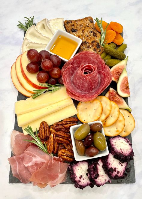 Mini Trader Joe's Cheese and Charcuterie Board by The BakerMama Shacotery Board, Charcuterie Board Ideas Trader Joes, Dinner Deserts, Cheese And Charcuterie Board, Pumpkin Snack, Gourmet Appetizers, Charcuterie Board Ideas, Food Boards, Cranberry Cheese