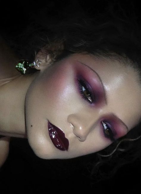 Vamp Look Make Up, Grunge Gothic Makeup, Purple Vampy Makeup, Smoky Goth Eye, Green Eyeshadow Red Hair, Dark Glamour Makeup, Expressive Makeup Looks, Vamp Glam Makeup, Drag Doll Makeup