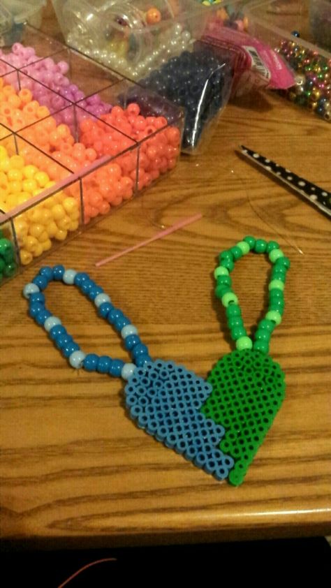 Perler Bead Patterns Matching, Matching Perler Beads, Matching Perler Beads Ideas, Kandi Shoes, Matching Kandi Bracelets, Kandi Projects, Boredom Crafts, Kandi Diy, Kandi Bracelets Ideas