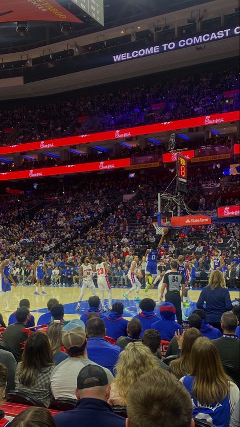 Courtside basketball game Basketball Game Date Aesthetic, Basketball Wag Aesthetic, Basketball Game Courtside, Basketball Courtside, Courtside Basketball Aesthetic, Courtside Basketball, Basketball Wife, Courtside Aesthetic, Nba Game