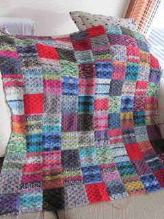 Less equals more: Sock yarn blanket Sock Yarn Projects, Sock Yarn Blanket, Knitting Projects Blanket, Scrap Crochet, Yarn Blanket, Yarn Ideas, Basketweave Stitch, Easy Knitting Patterns, Yarn Projects