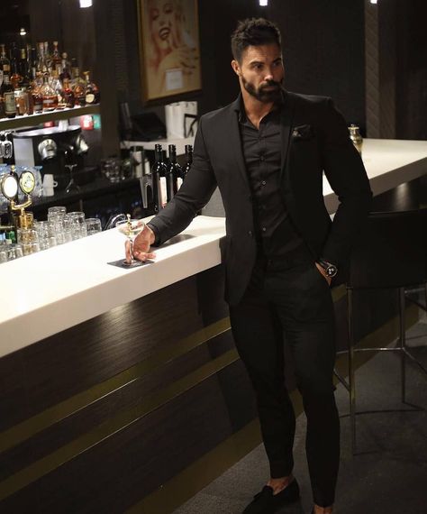 Black suit Follow @luxury.gents.cars for more! Classy Suits Men, Andreas Linder, Best Casual Shirts, Cocktail Attire Men, Black Outfit Men, Black Suit Men, Classy Suits, Wedding Outfit Men, Formal Mens Fashion