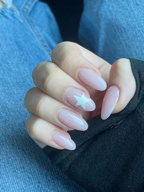 Star Nails Pink And White, Pink Almond Nails With Stars, Pink With White Stars Nails, White Star On Nails, Light Pink Nails With Stars, Light Pink Star Nails, Star Pink Nails, Star Aura Nails, Pink Nails With White Stars