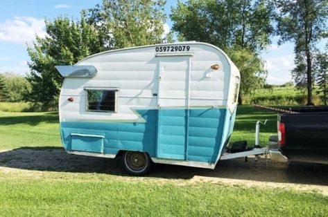 Shasta Camper Interior, Vintage Camper Makeover, Vintage Camper Redo, Camper Crafts, Vintage Camper Art, Vintage Caravan Interiors, Vintage Trailers Restoration, Retro Trailers, Vintage Trailer Interior