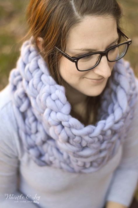 FREE Crochet Pattern: Super Bulky Crochet Cowl | Make this ultra-trendy cowl with only 6 rows! Plus, learn where to get this lush yarn, for cheap! Bulky Crochet, Cowl Crochet, Crochet Cowl Pattern, Crochet Scarf Pattern Free, Modern Crochet Patterns, All Free Crochet, Scarf Crochet Pattern, Modern Crochet, Crochet Cowl