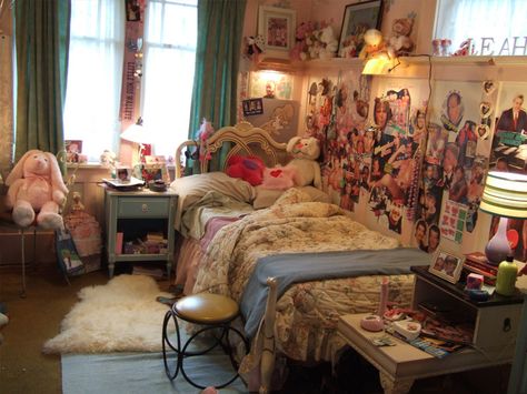 Movie Bedroom, Aesthetic Girly, Pink Forest, Liv Tyler, Pretty Room, Dreamy Room, Visual Journal, Dream Room Inspiration, House Room