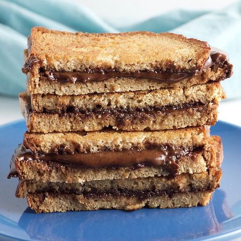 Dump Your Boring PB & J and Try This Paleo Grilled Nutella Sandwich ASAP Nutella Sandwich Recipes, Sandwich Aesthetic, Nutella Sandwich, Paleo Bread, Healthy Recipes Easy Snacks, Grilled Sandwich, Pumpkin Spice Cupcakes, Healthy Snacks Easy, Fall Desserts