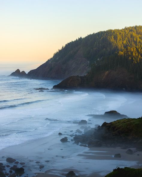 the oregon coast never fails to amaze me. 🌊 Best Oregon Coast Towns, Oregon Coast Winter, Oregon Coast House, Coast House, Oregon Coast, Fails, Oregon, Photography, Quick Saves