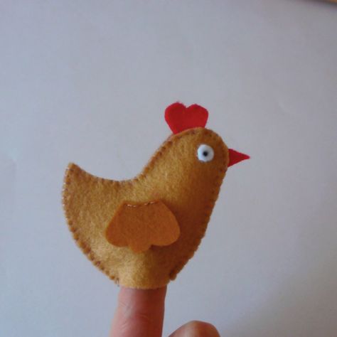 Images By Oly Glez On Fieltro AEE Chicken Puppet, Chicken Finger, Finger Puppet Patterns, Felt Puppets, Felt Toys Patterns, Puppets Diy, Felt Finger Puppets, Chicken Crafts, Puppet Patterns