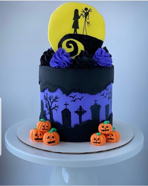 Jack Skellington Cake, Nightmare Before Christmas Kids, Nightmare Before Christmas Cake, Christmas Ice Cream, 15th Birthday Cakes, Sweet 16 Cakes, Best Sweets, Sprinkle Cake, Halloween Cake