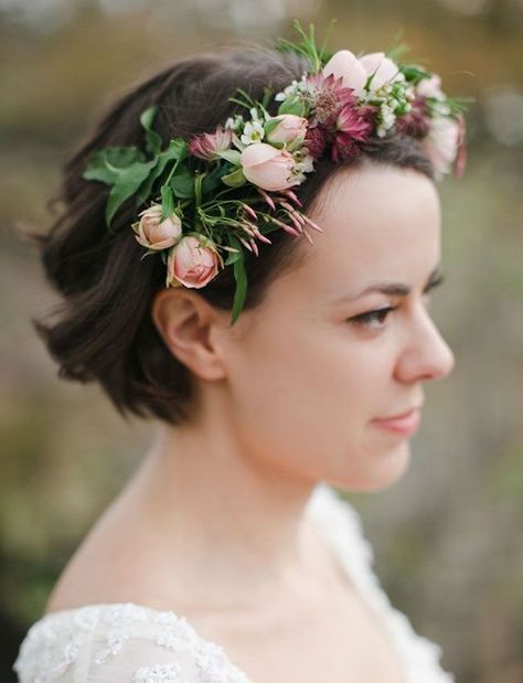 How to Wear a Bob for your Wedding | Bridal Bobs | Bridal Musings Wedding Blog 36 Short Bridal Hair, Chignon Updo, Short Bride, Short Hair Bride, Bridal Hair Veil, Flower Crown Hairstyle, Wedding Hairstyles Bride, Flowers In Her Hair, Bridal Flower Crown